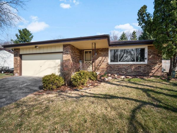 1230 Fox Point Dr, Waukesha, WI 53189