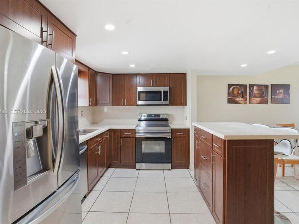 210 NW 87th Ave, Unit L206, Miami, FL 33172