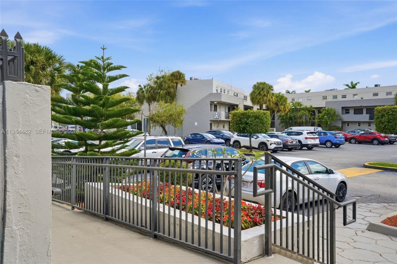 210 NW 87th Ave, Unit L206, Miami, FL 33172 Photo