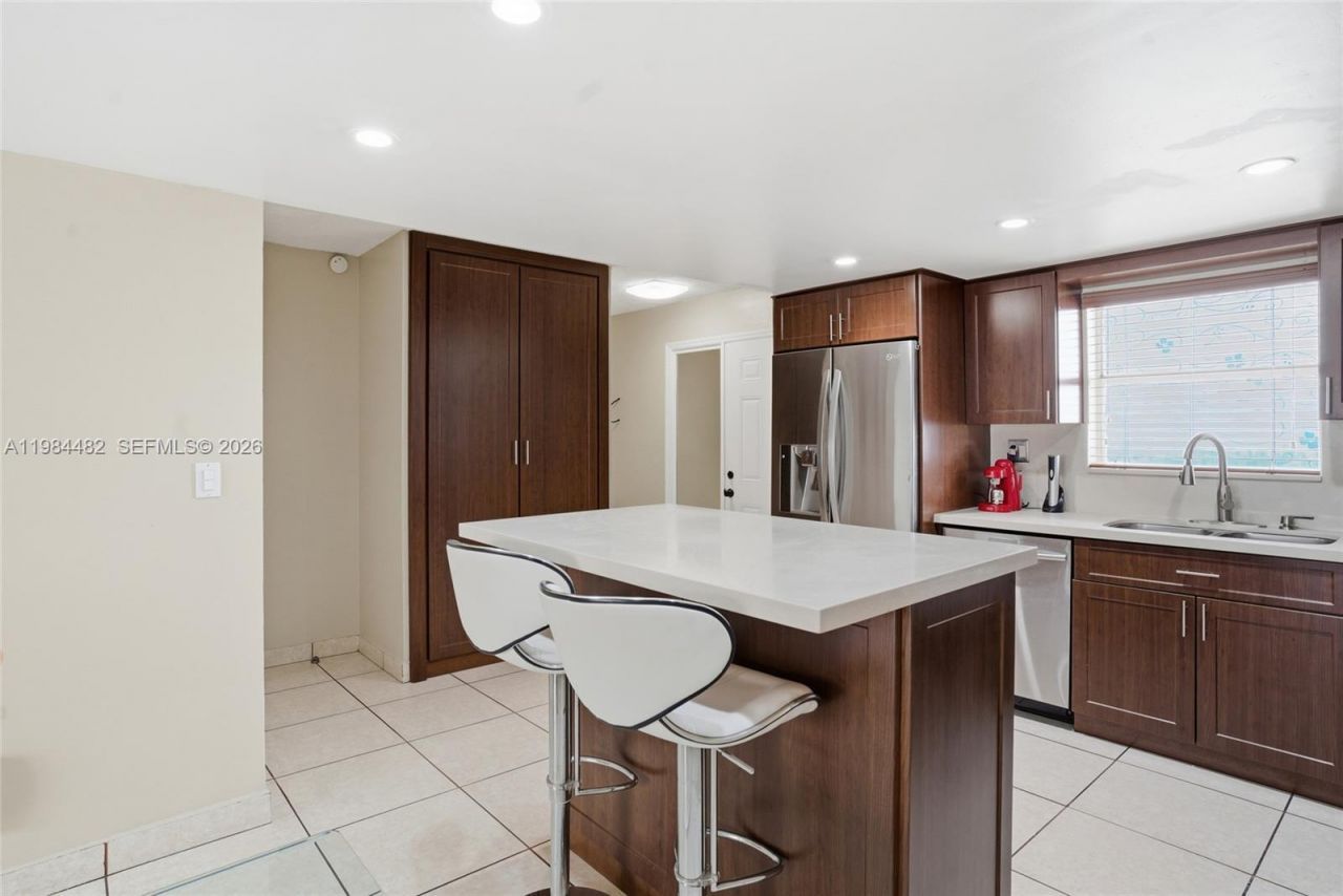 210 NW 87th Ave, Unit L206, Miami, FL 33172 Photo