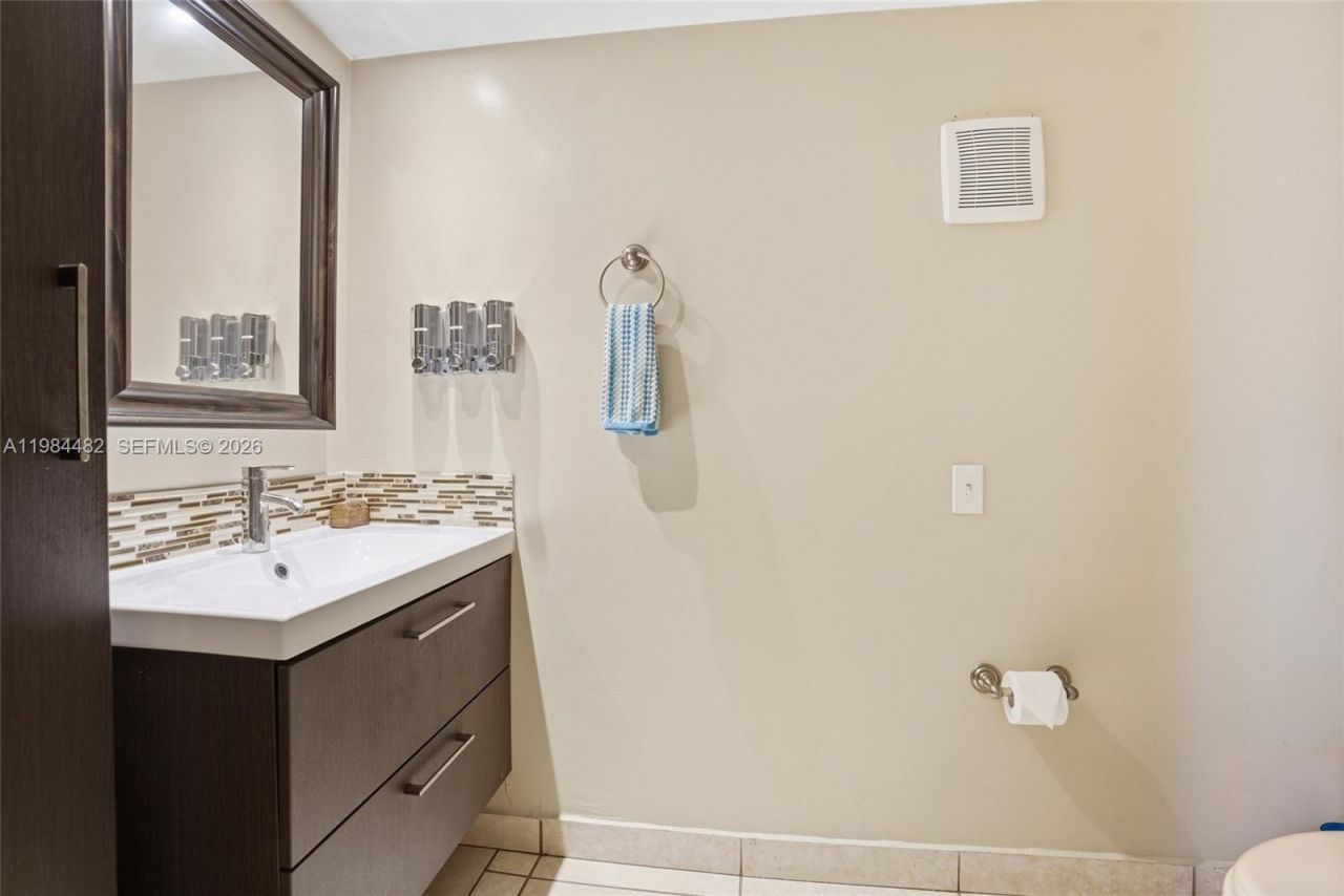 210 NW 87th Ave, Unit L206, Miami, FL 33172 Photo