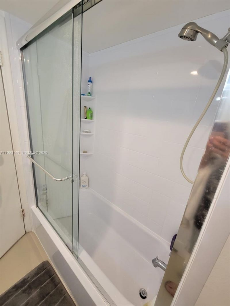 1825 S Ocean Dr , Unit 611, Hallandale Beach, FL 33009 Photo