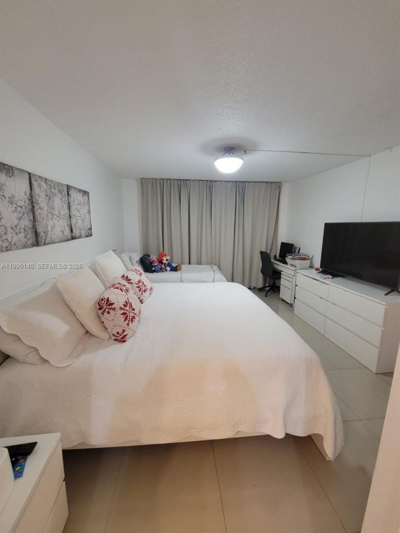 1825 S Ocean Dr , Unit 611, Hallandale Beach, FL 33009 Photo