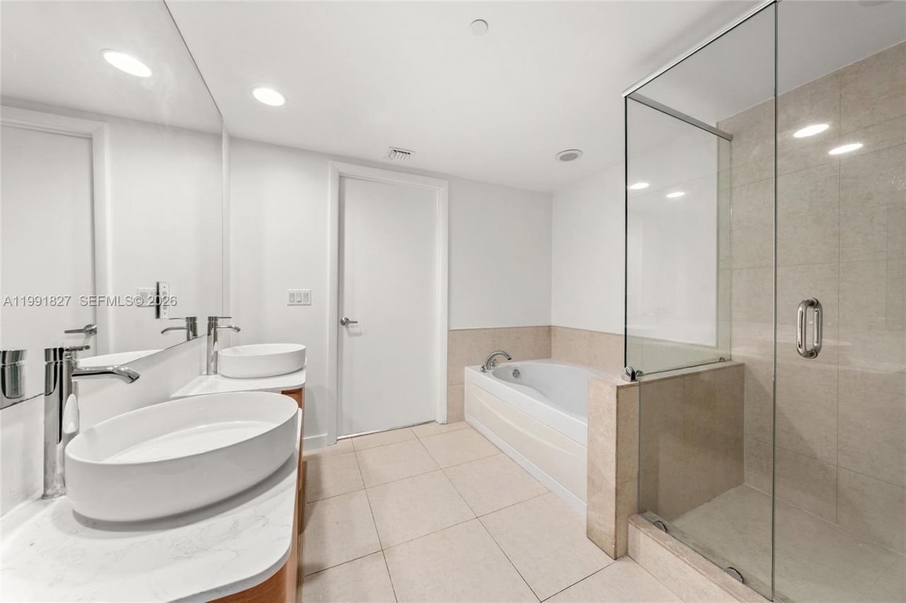 50 Biscayne Blvd, Unit 4111, Miami, FL 33132 Photo