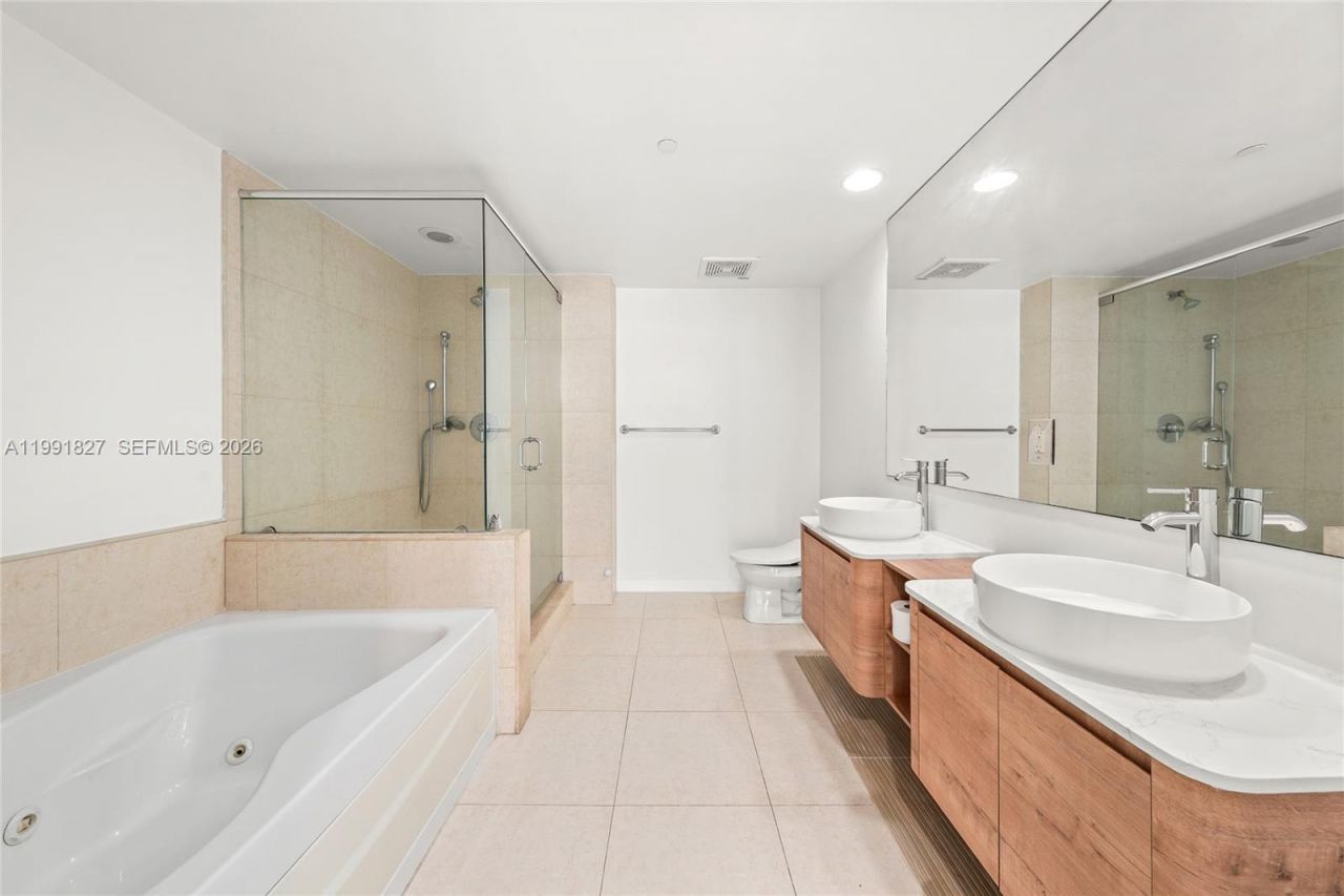 50 Biscayne Blvd, Unit 4111, Miami, FL 33132 Photo