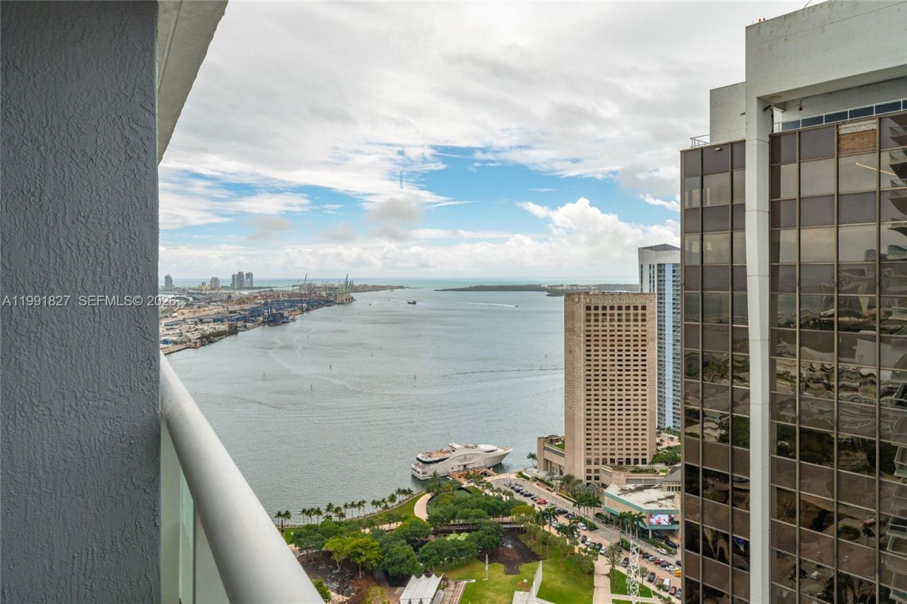 50 Biscayne Blvd, Unit 4111, Miami, FL 33132 Photo