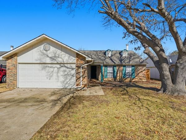 2117 Newbury Drive, Arlington, TX 76014