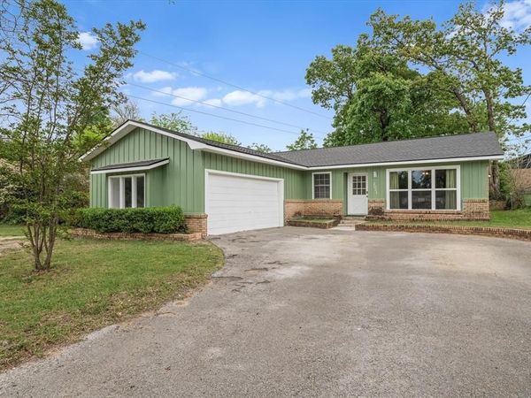 3021 Williamsburg Drive , Tyler, TX 75701