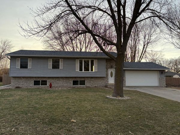902 5th Avenue SE, Pipestone, MN 56164