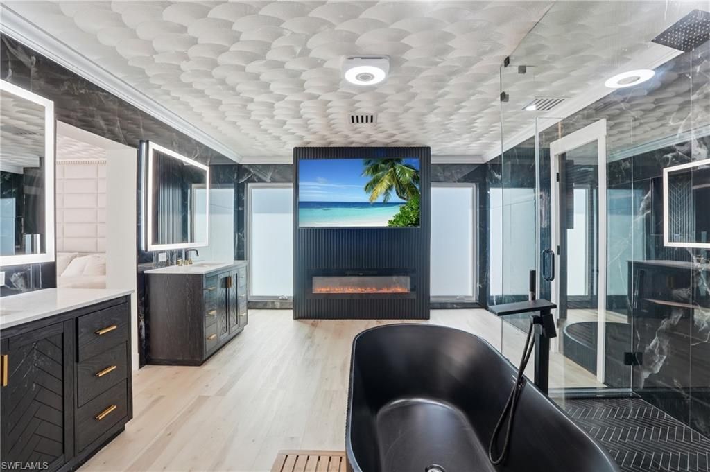 3931 W Riverside Dr , Fort Myers, FL 33901 Photo