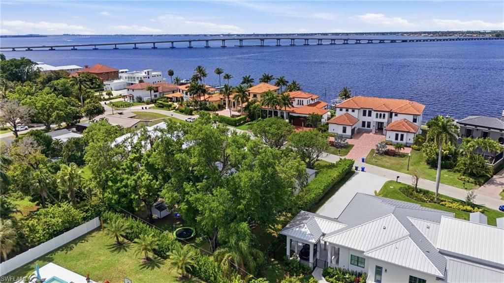 3931 W Riverside Dr , Fort Myers, FL 33901 Photo