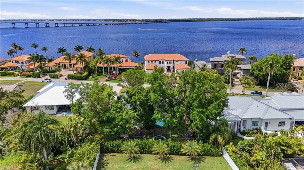 3931 W Riverside Dr , Fort Myers, FL 33901 Photo