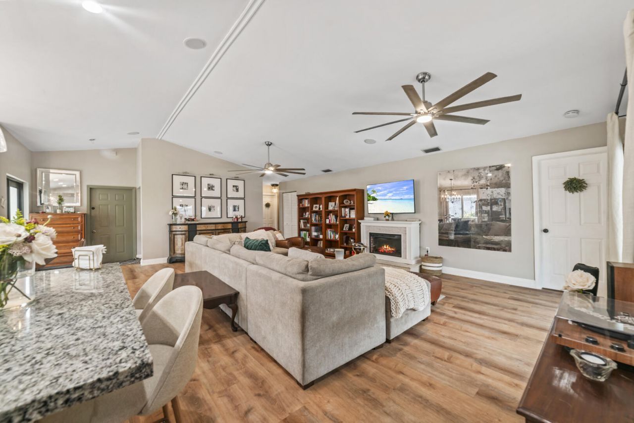 9651 SW 9th Court, Pembroke Pines, FL 33025 Photo