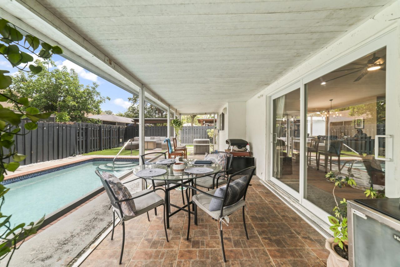 9651 SW 9th Court, Pembroke Pines, FL 33025 Photo