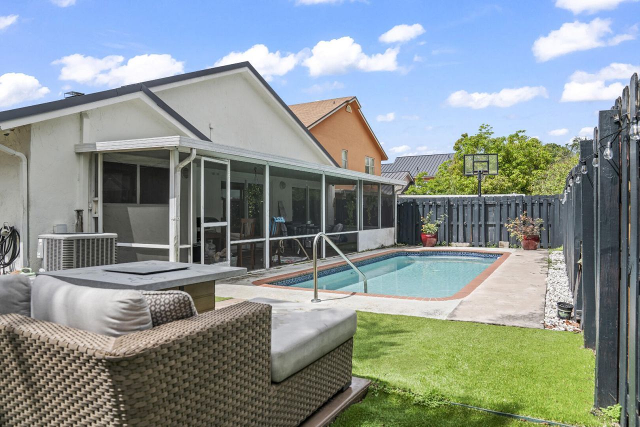 9651 SW 9th Court, Pembroke Pines, FL 33025 Photo