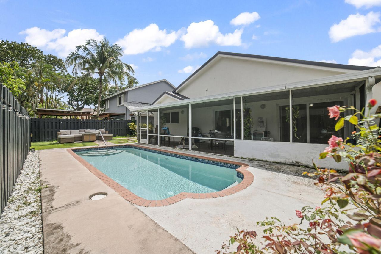 9651 SW 9th Court, Pembroke Pines, FL 33025 Photo