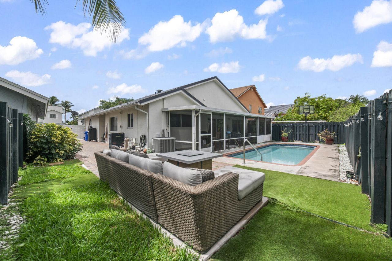 9651 SW 9th Court, Pembroke Pines, FL 33025 Photo