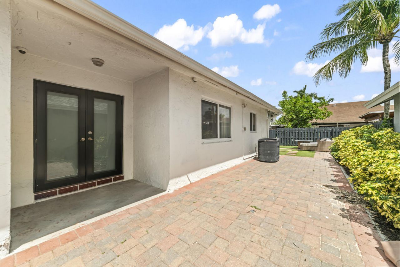 9651 SW 9th Court, Pembroke Pines, FL 33025 Photo