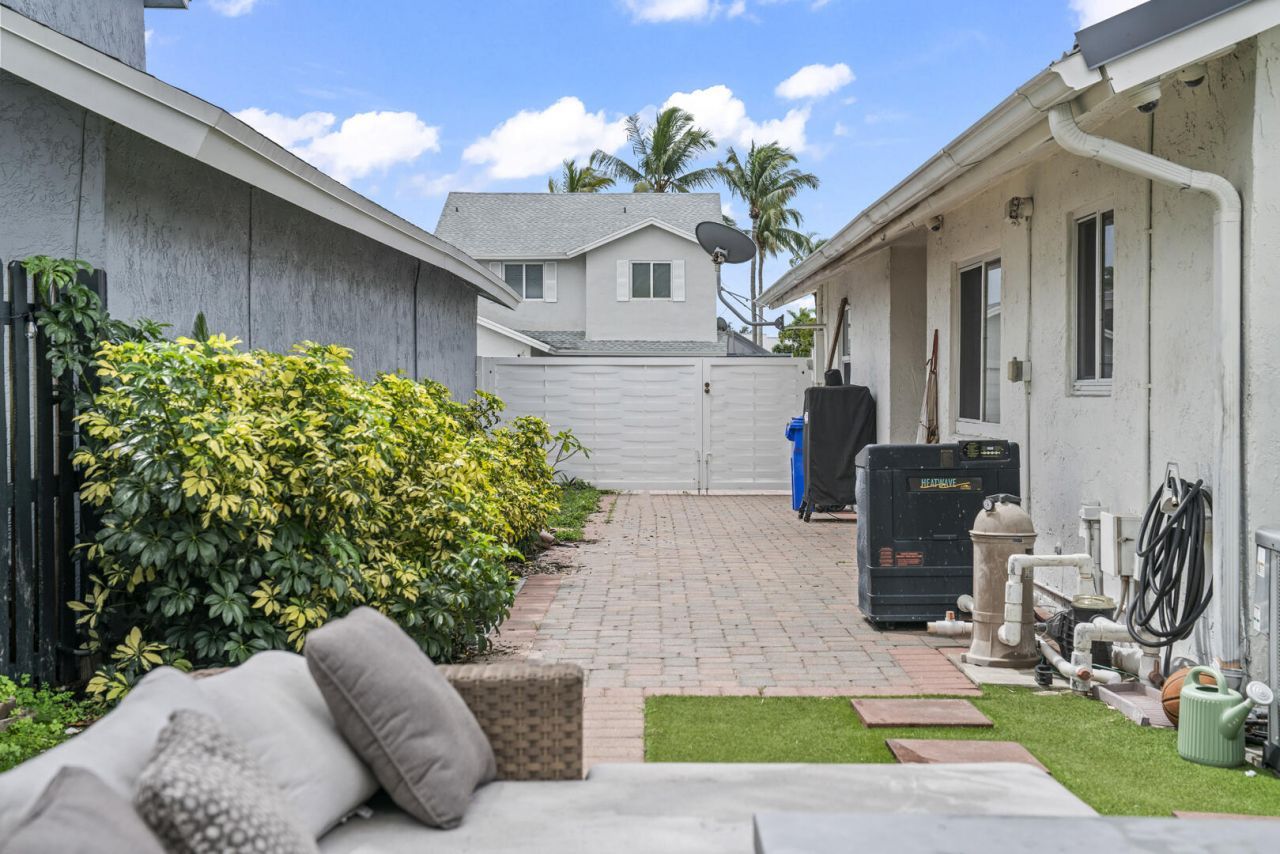 9651 SW 9th Court, Pembroke Pines, FL 33025 Photo