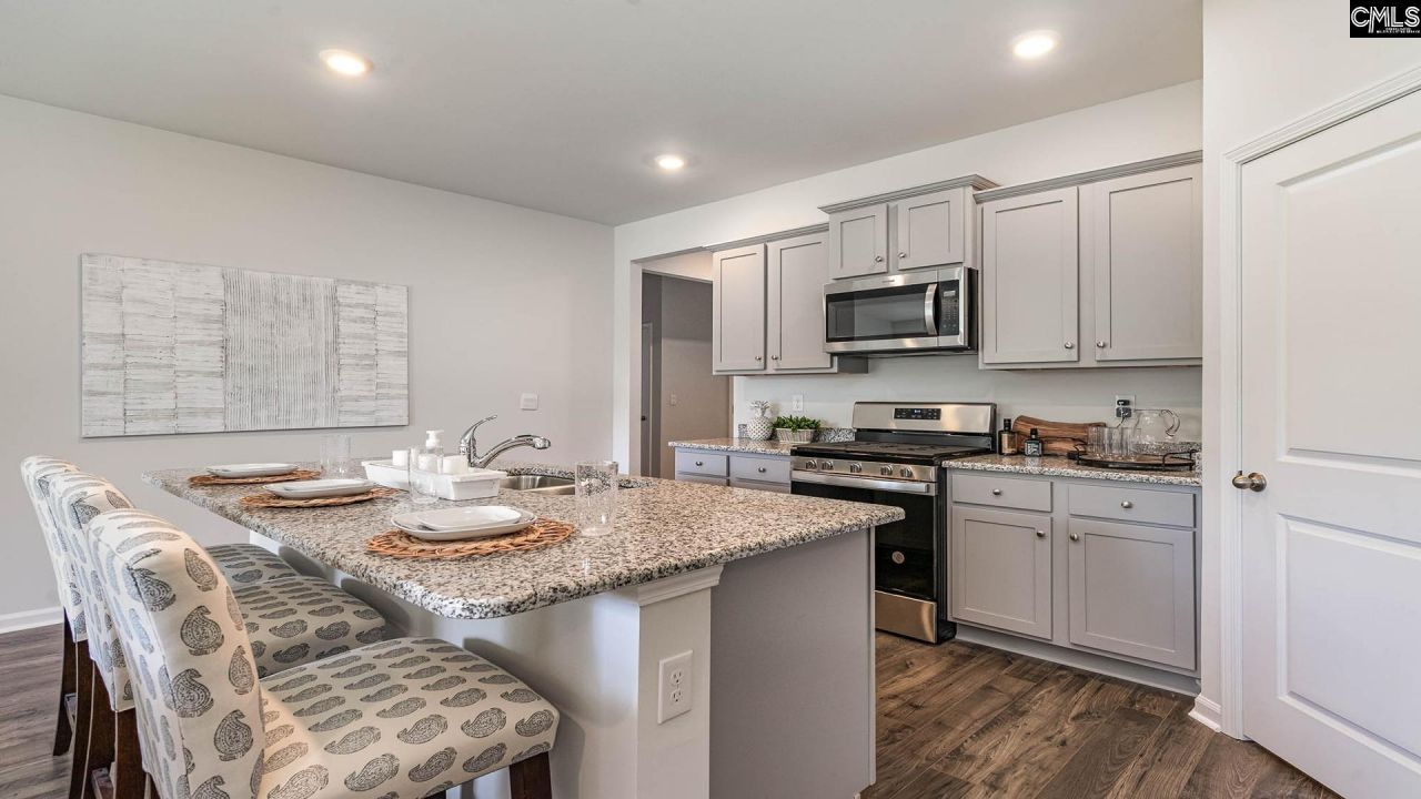 1028 Palisade Court  Photo 4