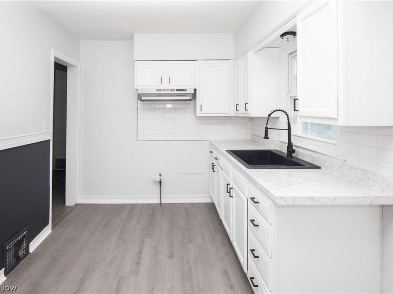 1326 Crestview Avenue , Akron, OH 44320 Photo 10