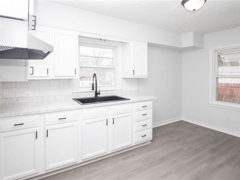 1326 Crestview Avenue , Akron, OH 44320 Photo 11