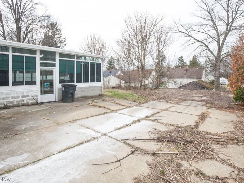 1326 Crestview Avenue , Akron, OH 44320 Photo 2