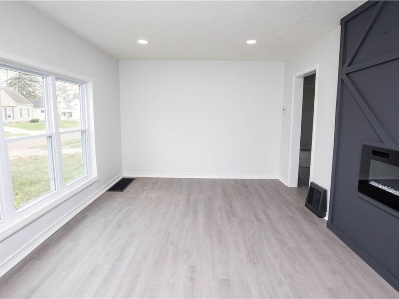 1326 Crestview Avenue , Akron, OH 44320 Photo 3