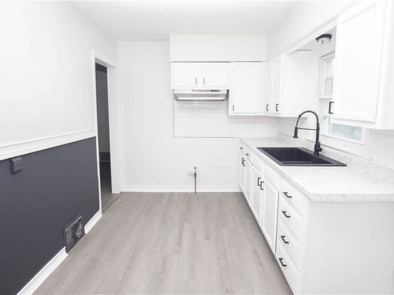 1326 Crestview Avenue , Akron, OH 44320 Photo 7