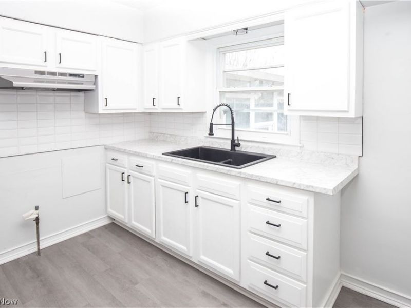 1326 Crestview Avenue , Akron, OH 44320 Photo 8