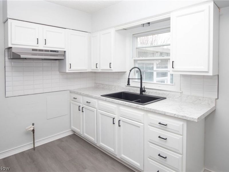 1326 Crestview Avenue , Akron, OH 44320 Photo 9