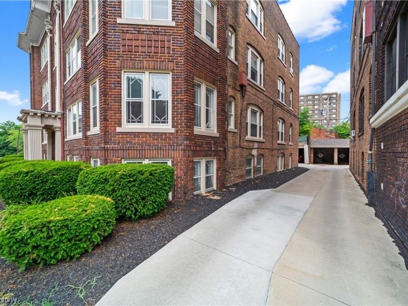 2729 Euclid Heights Boulevard , Cleveland Heights, OH 44106 Photo 4