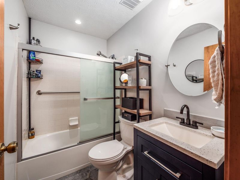 546 Dowling Avenue, Ashville, OH 43103 Photo 17