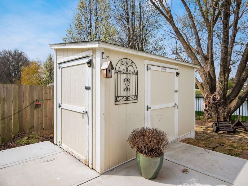 546 Dowling Avenue, Ashville, OH 43103 Photo 21