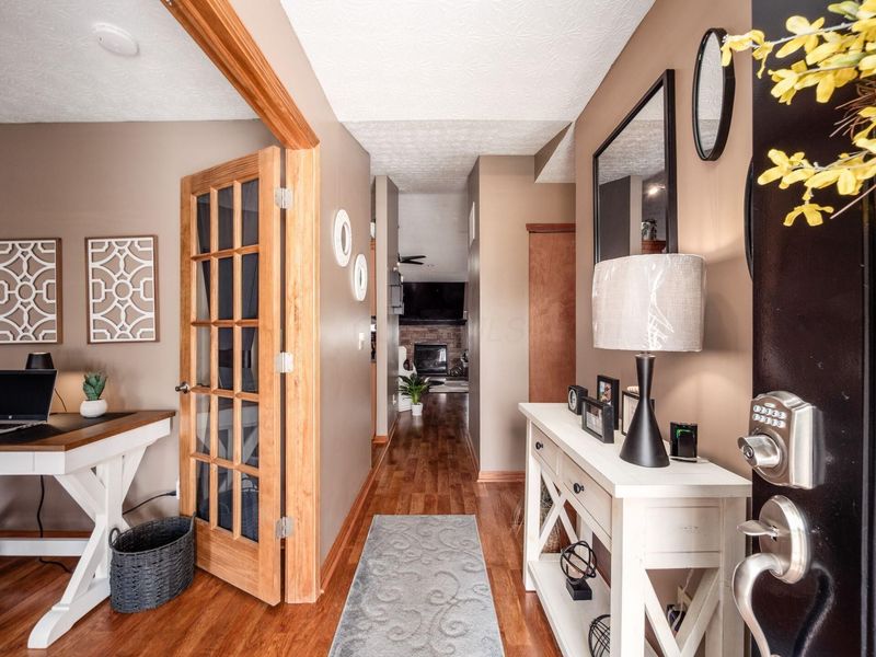 546 Dowling Avenue, Ashville, OH 43103 Photo 3