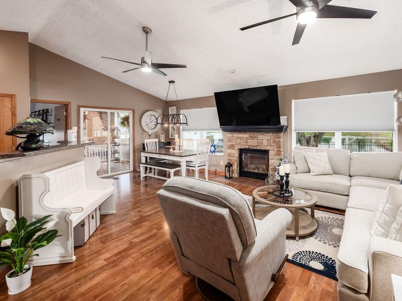 546 Dowling Avenue, Ashville, OH 43103 Photo 7