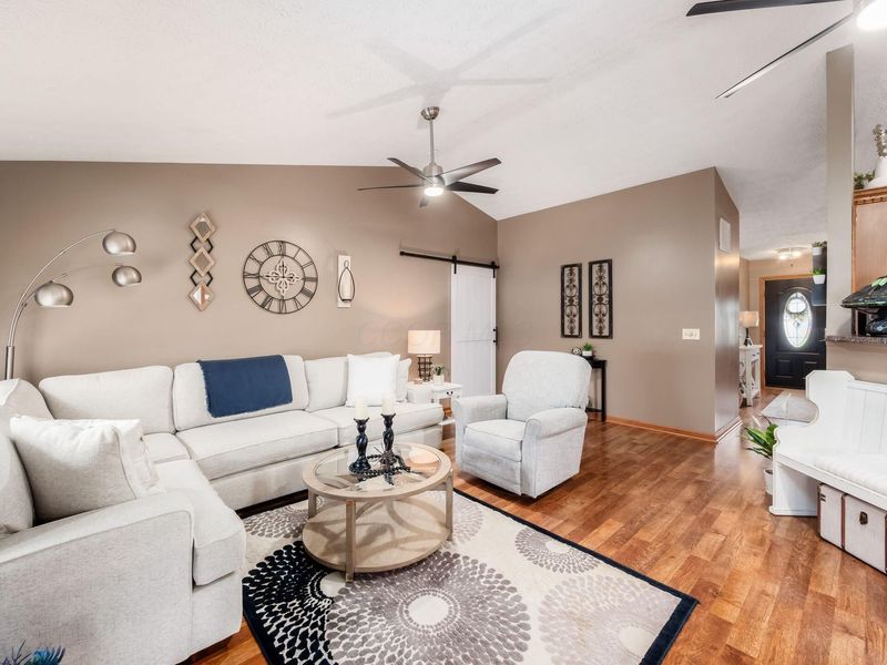 546 Dowling Avenue, Ashville, OH 43103 Photo 8