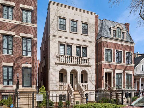 1460 W Byron Street , Chicago, IL 60613