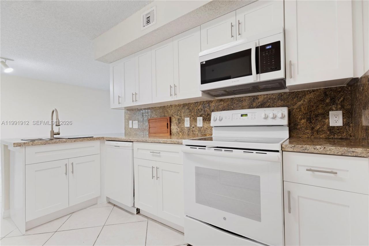 9615 NW 1st Ct , Unit 10-204, Pembroke Pines, FL 33024 Photo