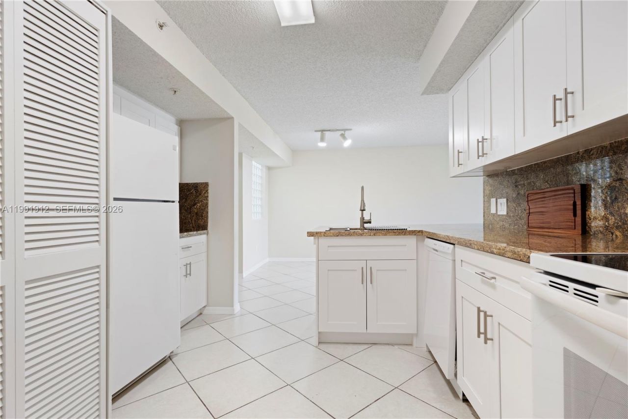 9615 NW 1st Ct , Unit 10-204, Pembroke Pines, FL 33024 Photo