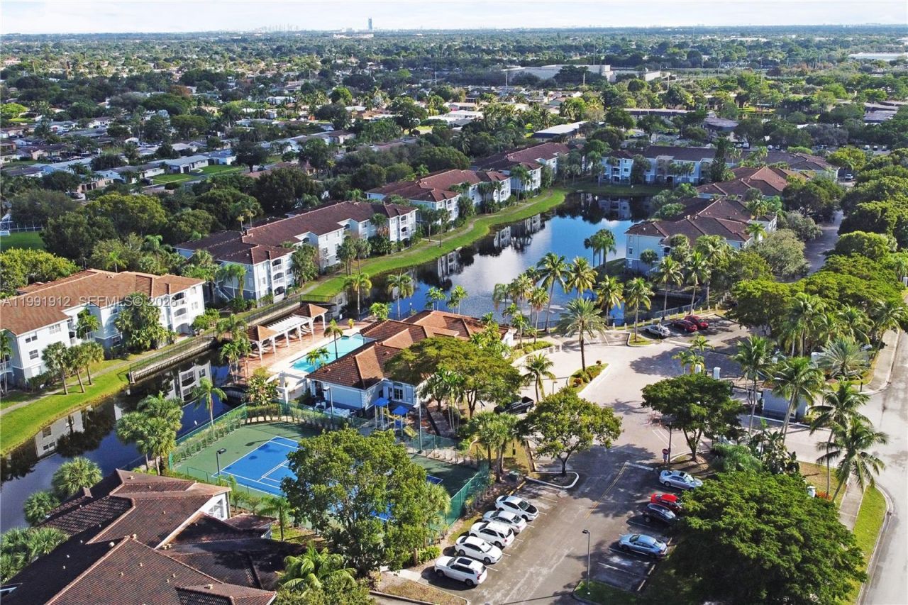 9615 NW 1st Ct , Unit 10-204, Pembroke Pines, FL 33024 Photo