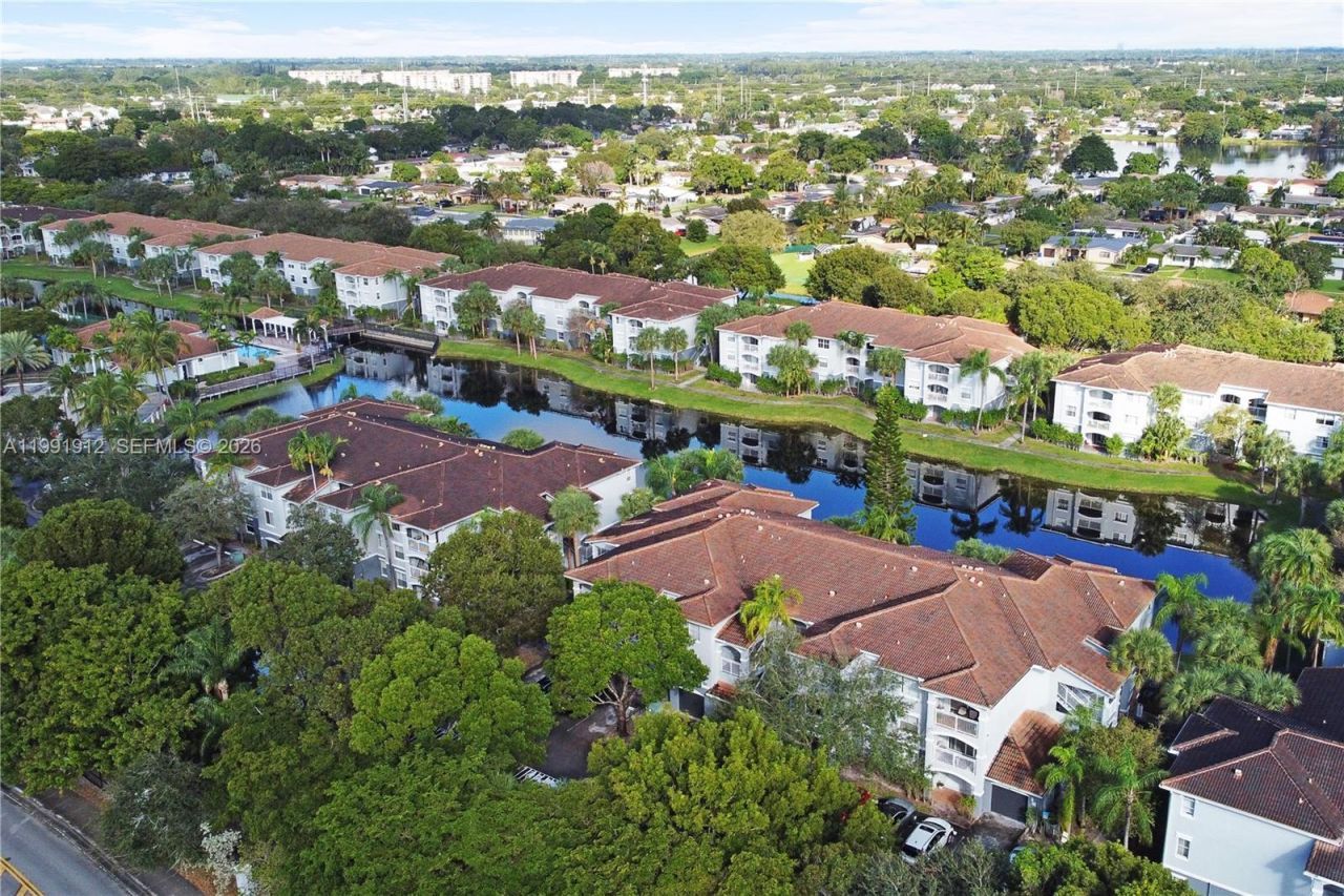 9615 NW 1st Ct , Unit 10-204, Pembroke Pines, FL 33024 Photo