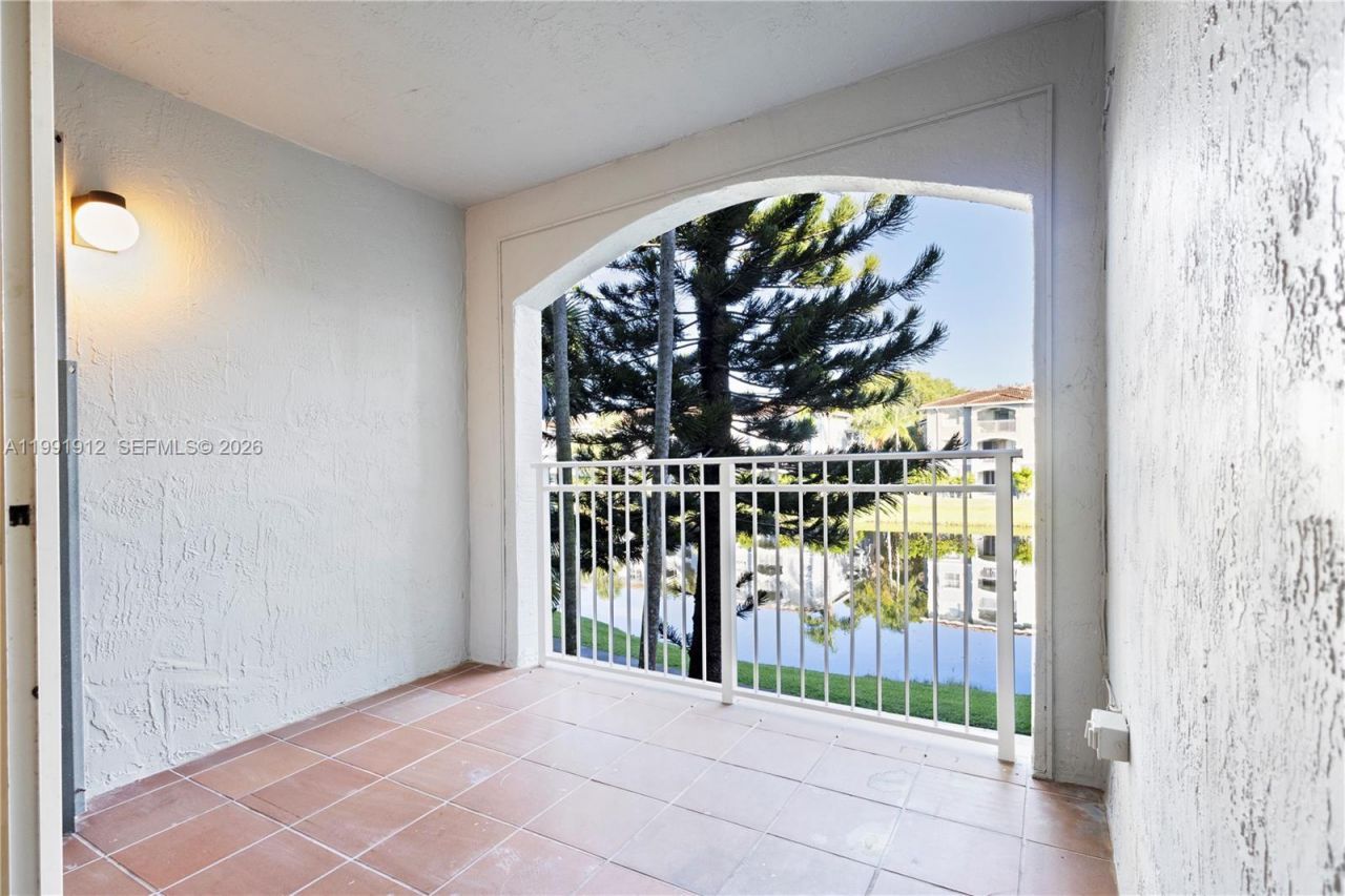 9615 NW 1st Ct , Unit 10-204, Pembroke Pines, FL 33024 Photo