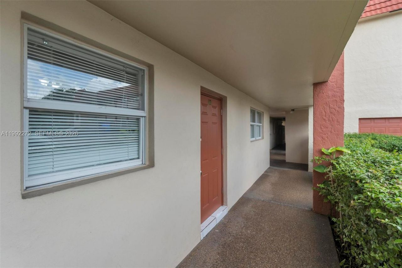 2651 E Sunrise Lakes Dr , Unit 104, Sunrise, FL 33322 Photo