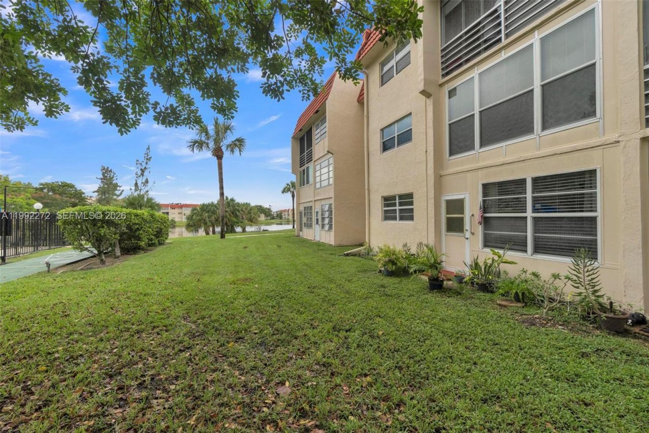 2651 E Sunrise Lakes Dr , Unit 104, Sunrise, FL 33322 Photo