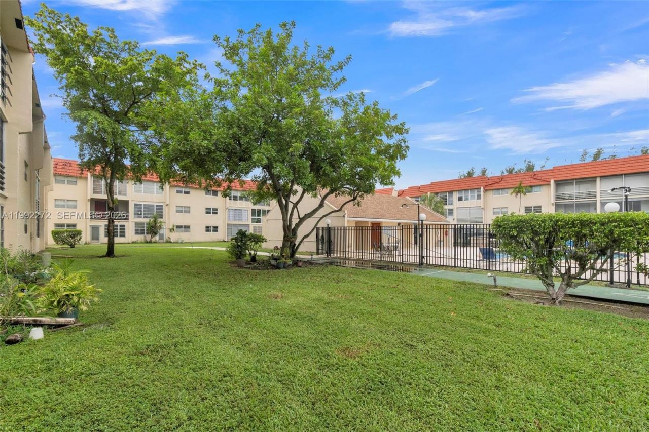 2651 E Sunrise Lakes Dr , Unit 104, Sunrise, FL 33322 Photo