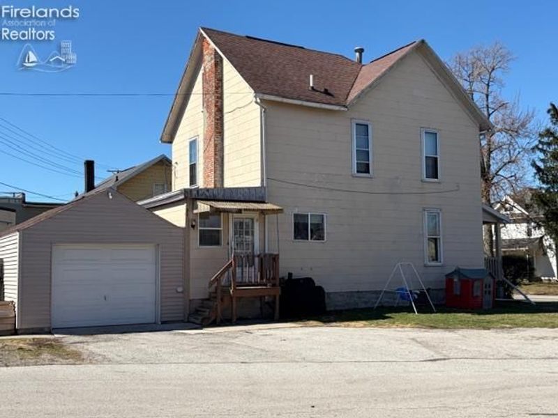 376 E Perry St, Tiffin, OH 44883 Photo 3