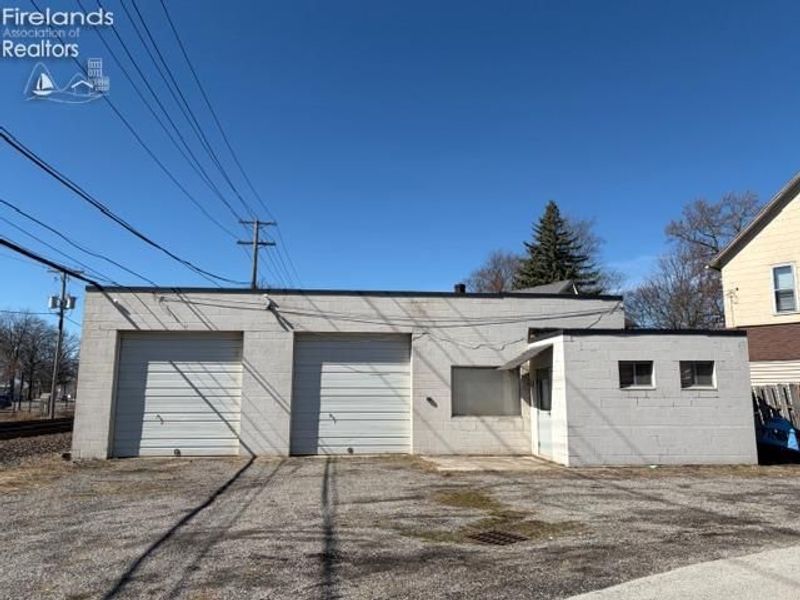 376 E Perry St, Tiffin, OH 44883 Photo 4