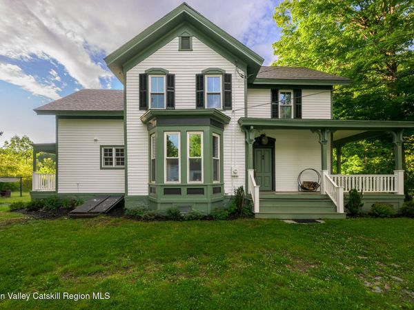 23 Frog Alley, Old Chatham, NY 12136