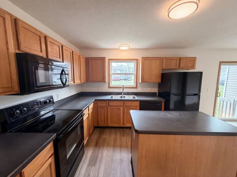 1000 Hidden Cove Way , Columbus, OH 43228 Photo 2